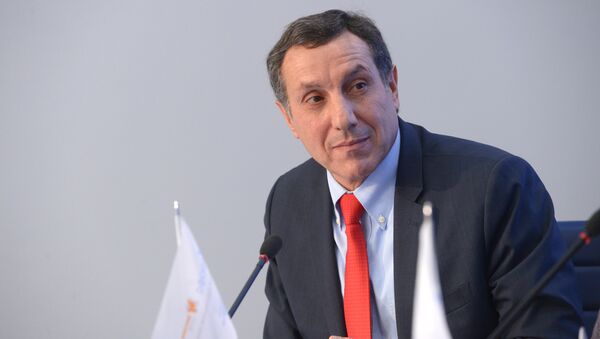 Вице-президент по стратегическим коммуникациям и развитию корпорации Российский учебник Артем Соловейчик Вице-президент по стратегическим коммуникациям и развитию корпорации Российский учебник Артем Соловейчик