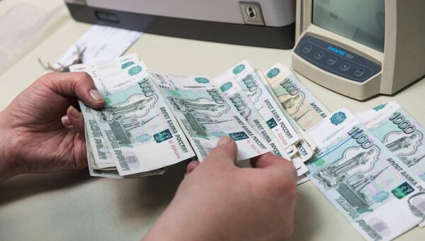 Банкноты номиналом 1000 рублей. Архивное фото Банкноты номиналом 1000 рублей. Архивное фото