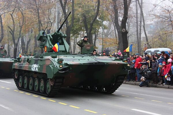 БМП MLI-84 во время парада в Бухаресте БМП MLI-84 во время парада в Бухаресте