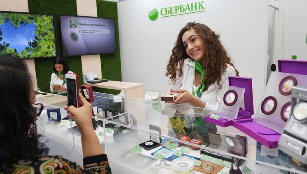 Девушка на стенде ПАО Сбербанк Росии на Красноярском экономическом форуме Девушка на стенде ПАО Сбербанк Росии на Красноярском экономическом форуме