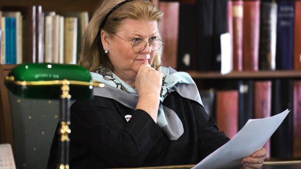 Народная артистка РФ Ирина Муравьева читает текст диктанта на ежегодной образовательной акции по проверке грамотности Тотальный диктант-2018 в Российской государственной библиотеке в Москве Народная артистка РФ Ирина Муравьева читает текст диктанта на ежегодной образовательной акции по проверке грамотности Тотальный диктант-2018 в Российской государственной библиотеке в Москве