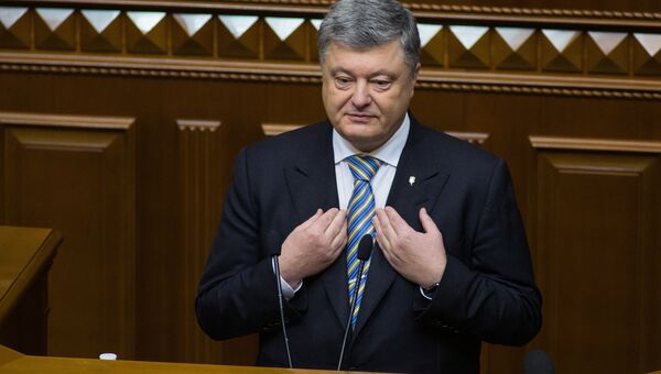 Президент Украины Петр Порошенко выступает на заседании Верховной рады Украины. 19 апреля 2018 Президент Украины Петр Порошенко выступает на заседании Верховной рады Украины. 19 апреля 2018