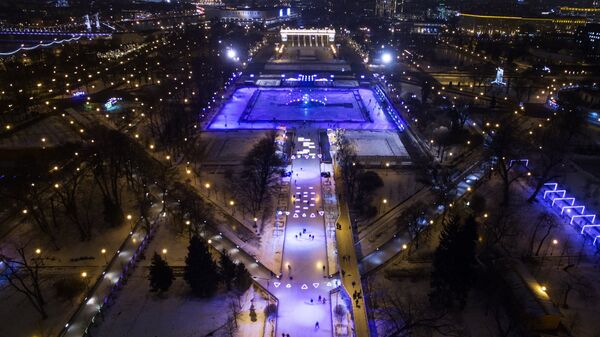 Каток в Центральном парке культуры и отдыха имени А.М. Горького в Москве (Россия) Каток в Центральном парке культуры и отдыха имени А.М. Горького в Москве (Россия)