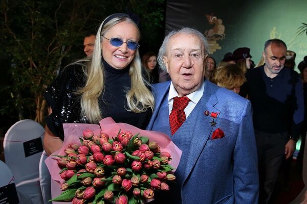 Fashion-шоу фонда Русский Силуэт в галерее искусств Зураба Церетели в рамках 40-го ММКФ Fashion-шоу фонда Русский Силуэт в галерее искусств Зураба Церетели в рамках 40-го ММКФ
