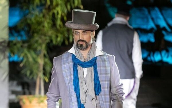 Fashion-шоу фонда Русский Силуэт в галерее искусств Зураба Церетели в рамках 40-го ММКФ Fashion-шоу фонда Русский Силуэт в галерее искусств Зураба Церетели в рамках 40-го ММКФ
