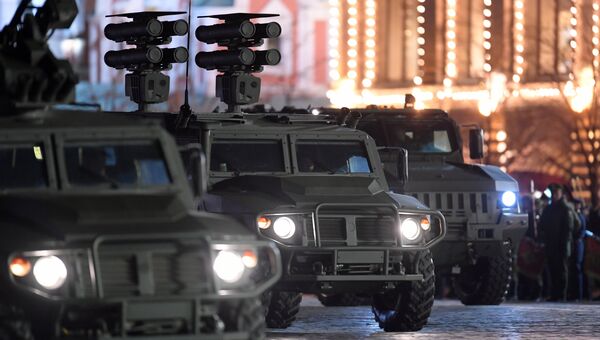 Бронеавтомобили Тигр-М на репетиции военного парада на Красной площади Бронеавтомобили Тигр-М на репетиции военного парада на Красной площади