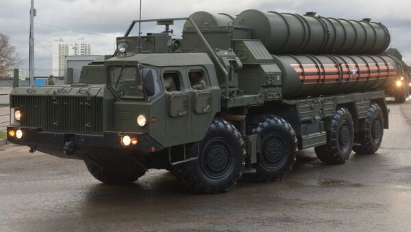 Зенитный ракетный комплекс С-400 Триумф. Архивное фото Зенитный ракетный комплекс С-400 Триумф. Архивное фото
