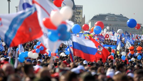 Участники первомайской демонстрации у Красной площади в Москве. 1 мая 2018 Участники первомайской демонстрации у Красной площади в Москве. 1 мая 2018
