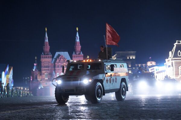 Бронеавтомобиль Патруль на репетиции военного парада на Красной площади, посвященного 73-й годовщине Победы в Великой Отечественной войне Бронеавтомобиль Патруль на репетиции военного парада на Красной площади, посвященного 73-й годовщине Победы в Великой Отечественной войне