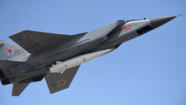 Многоцелевой истребитель МиГ-31 с гиперзвуковой ракетой Кинжал Многоцелевой истребитель МиГ-31 с гиперзвуковой ракетой Кинжал