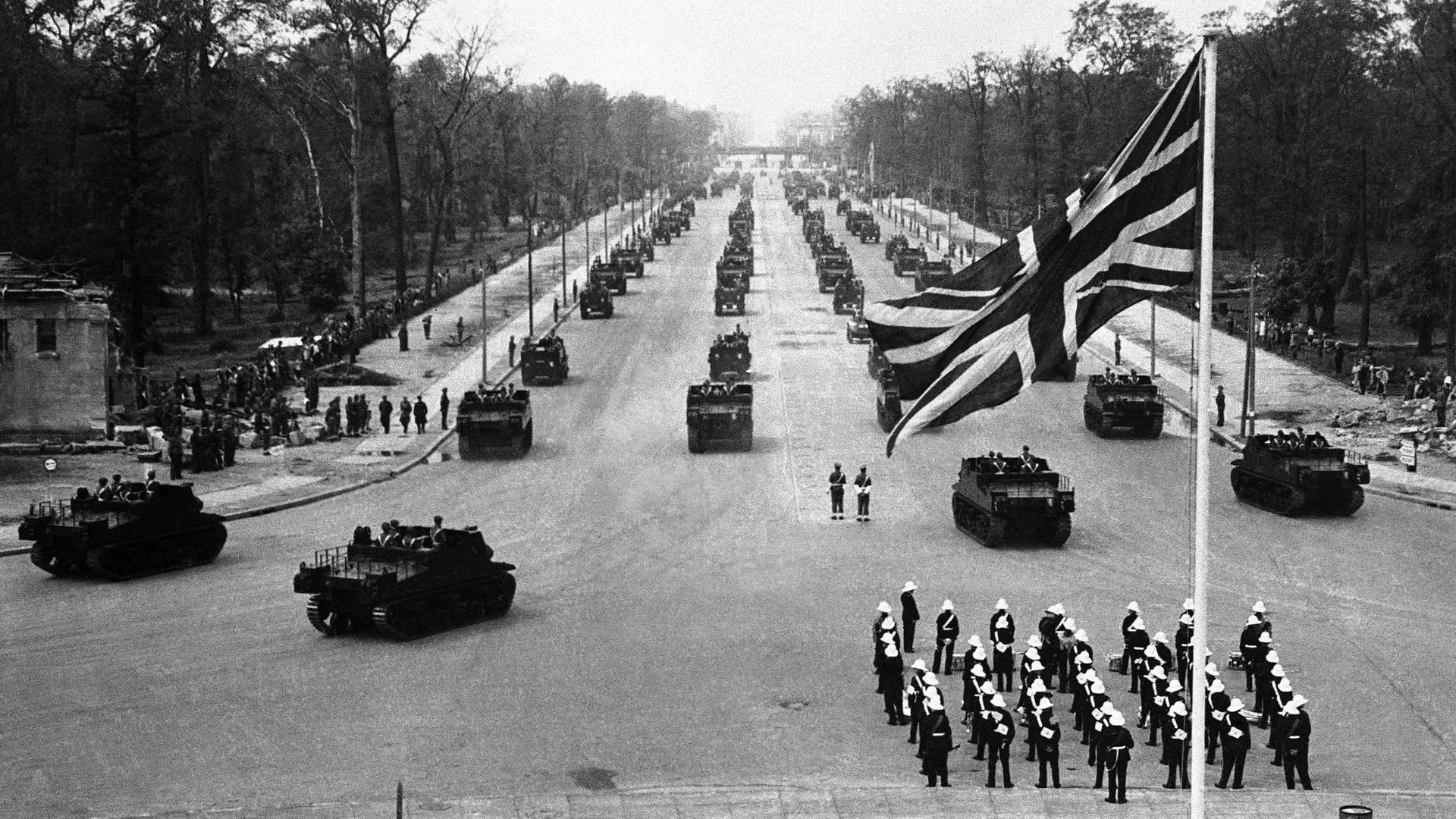 Британские военные во время парада в Берлине. 13 июля 1945 - РИА Новости, 1920, 03.05.2021