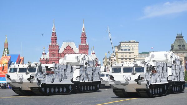Арктические комплексы ПВО Тор-М2ДТ на базе вездехода ДТ-30 на военном параде, посвященном 73-й годовщине Победы в ВОВ Арктические комплексы ПВО Тор-М2ДТ на базе вездехода ДТ-30 на военном параде, посвященном 73-й годовщине Победы в ВОВ