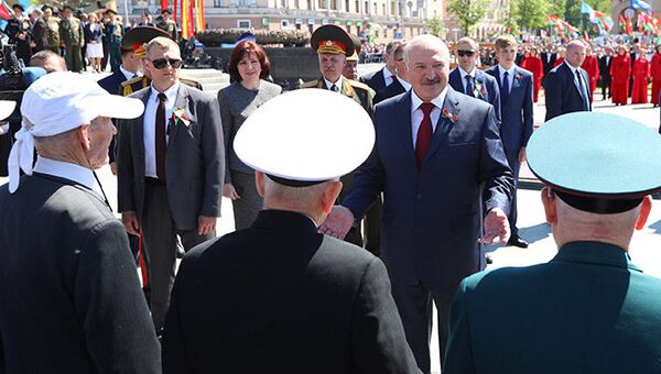 Президент Белоруссии Александр Лукашенко во время праздничных мероприятий в Минске. 9 мая 2018 Президент Белоруссии Александр Лукашенко во время праздничных мероприятий в Минске. 9 мая 2018