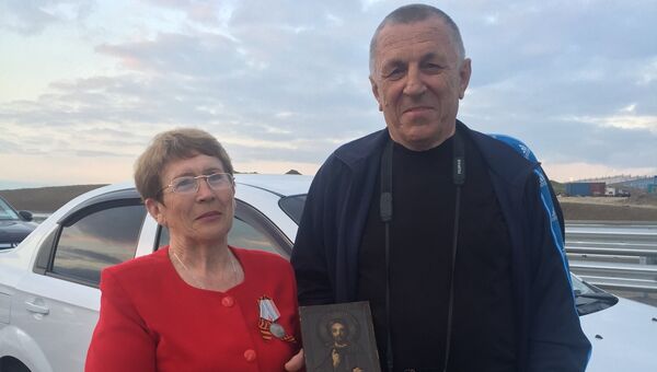 Валентина и Анатолий Булах на открытии автомобильного движения по Крымскому мосту Валентина и Анатолий Булах на открытии автомобильного движения по Крымскому мосту