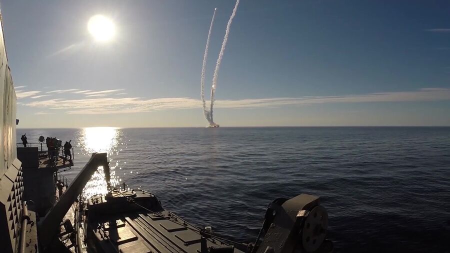 Запуск ракет Булава по полигону Кура с подводного крейсера Юрий Долгорукий в Белом море Запуск ракет Булава по полигону Кура с подводного крейсера Юрий Долгорукий в Белом море