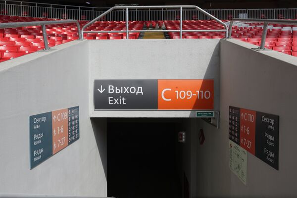 Выход в подтрибунное помещение со зрительских мест на Стадионе Спартак в Москве Выход в подтрибунное помещение со зрительских мест на Стадионе Спартак в Москве
