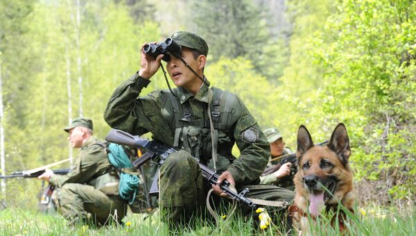 Дозор пограничников на участке границы с Казахстаном в Алтайских горах Дозор пограничников на участке границы с Казахстаном в Алтайских горах