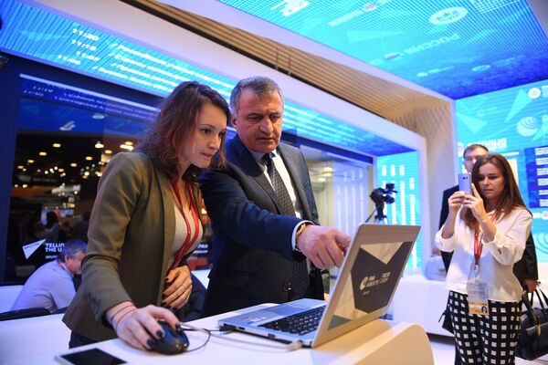 Президент Южной Осетии Анатолий Бибилов на стенде МИА Россия сегодня. 26 мая 2018 Президент Южной Осетии Анатолий Бибилов на стенде МИА Россия сегодня. 26 мая 2018