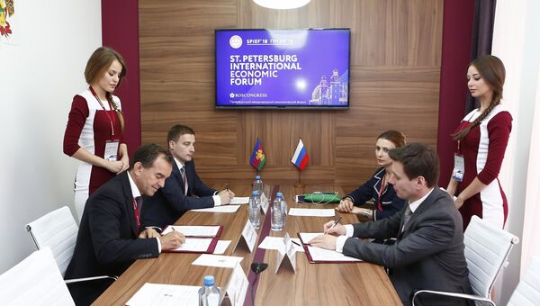 На Петербургском международном экономическом форуме Краснодарский край заключил шесть соглашений на сумму около 19,5 миллиардов рублей На Петербургском международном экономическом форуме Краснодарский край заключил шесть соглашений на сумму около 19,5 миллиардов рублей