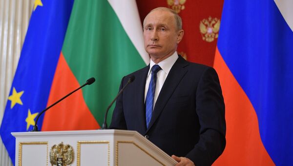 Президент РФ Владимир Путин на пресс-конференции по итогам встречи с премьер-министром Болгарии Бойко Борисовым. 30 мая 2018 Президент РФ Владимир Путин на пресс-конференции по итогам встречи с премьер-министром Болгарии Бойко Борисовым. 30 мая 2018