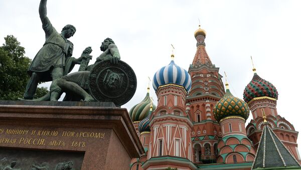Памятник Минину и Пожарскому в Москве. Архивное фото Памятник Минину и Пожарскому в Москве. Архивное фото