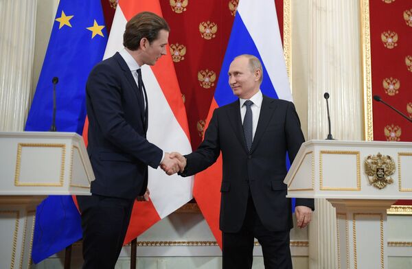 Канцлер Австрии Себастьян Курц и президент РФ Владимир Путин во время пресс-конференции по итогам встречи. 28 февраля 2018 Канцлер Австрии Себастьян Курц и президент РФ Владимир Путин во время пресс-конференции по итогам встречи. 28 февраля 2018