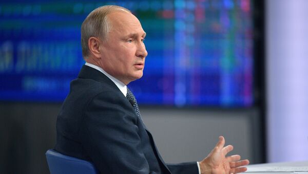 Президент РФ Владимир Путин отвечает на вопросы россиян во время ежегодной специальной программы Прямая линия с Владимиром Путиным. 7 июня 2018 Президент РФ Владимир Путин отвечает на вопросы россиян во время ежегодной специальной программы Прямая линия с Владимиром Путиным. 7 июня 2018