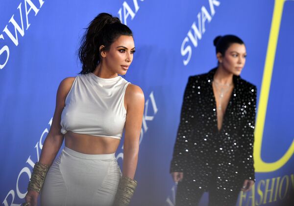 Ким Кардашян на церемонии вручения премии CFDA Fashion awards в Нью-Йорке Ким Кардашян на церемонии вручения премии CFDA Fashion awards в Нью-Йорке