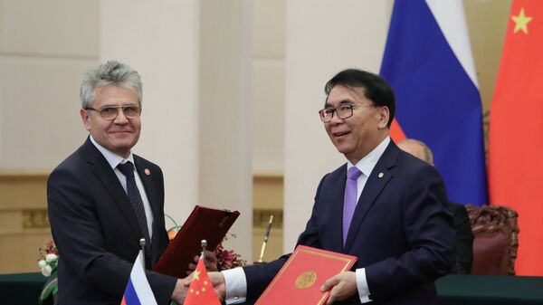 Президент Российской академии наук Александр Сергеев и президент Китайской академии наук Бай Чуньли Президент Российской академии наук Александр Сергеев и президент Китайской академии наук Бай Чуньли