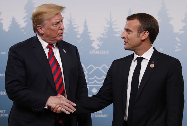 Рукопожатие президентов США и Франции Дональда Трампа и Эммануэля Макрона на саммите G7. 8 июня 2018 года Рукопожатие президентов США и Франции Дональда Трампа и Эммануэля Макрона на саммите G7. 8 июня 2018 года