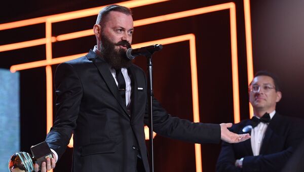 Режиссер Григорий Константинопольский получил приз за лучшую режиссуру фильма Русский бес на церемонии закрытия 29-го российского фестиваля Кинотавр в Сочи Режиссер Григорий Константинопольский получил приз за лучшую режиссуру фильма Русский бес на церемонии закрытия 29-го российского фестиваля Кинотавр в Сочи