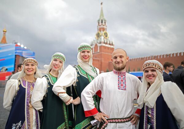 Участники празднования Дня России на Красной площади. 12 июня 2018 Участники празднования Дня России на Красной площади. 12 июня 2018