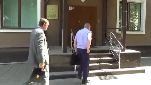 Задержание главы новгородского Роспотребнадзора Анатолия Росоловского. Архивное фото Задержание главы новгородского Роспотребнадзора Анатолия Росоловского. Архивное фото