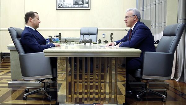 Дмитрий Медведев и временно исполняющий обязанности губернатора Красноярского края Александр Усс во время встречи. 20 июня 2018 Дмитрий Медведев и временно исполняющий обязанности губернатора Красноярского края Александр Усс во время встречи. 20 июня 2018