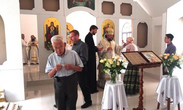 Архиепископ Солнечногорский Сергий и прихожане Михаило-Архангельского храма в г. Куала-Лумпуре Архиепископ Солнечногорский Сергий и прихожане Михаило-Архангельского храма в г. Куала-Лумпуре