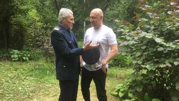 Югославский Актер Гойко Митич и российский актер Гоша Куценко во время съемок Югославский Актер Гойко Митич и российский актер Гоша Куценко во время съемок