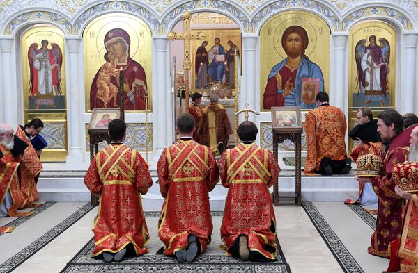 Патриарх Московский и Всея Руси Кирилл совершает великое освящение храма Федоровской иконы Божией матери Патриарх Московский и Всея Руси Кирилл совершает великое освящение храма Федоровской иконы Божией матери