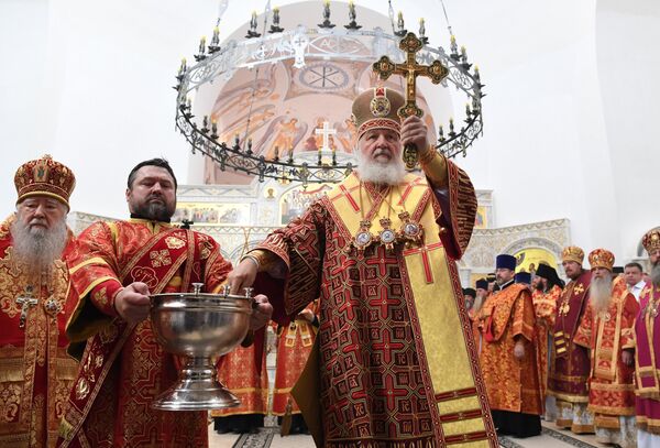Патриарх Московский и Всея Руси Кирилл совершает великое освящение храма Федоровской иконы Божией Матери Патриарх Московский и Всея Руси Кирилл совершает великое освящение храма Федоровской иконы Божией Матери