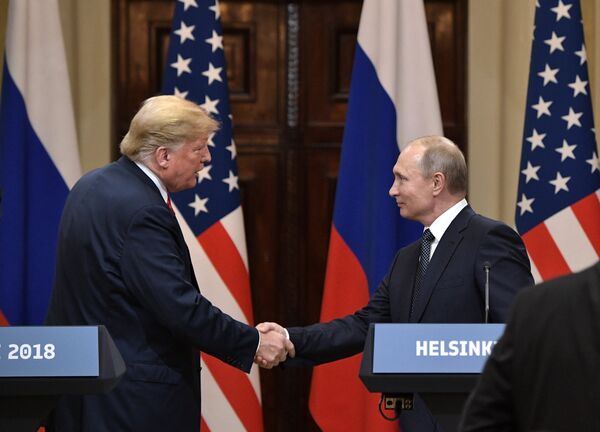 Президент РФ Владимир Путин и президент США Дональд Трамп на пресс-конференции по итогам встречи в Хельсинки. 16 июля 2018 Президент РФ Владимир Путин и президент США Дональд Трамп на пресс-конференции по итогам встречи в Хельсинки. 16 июля 2018
