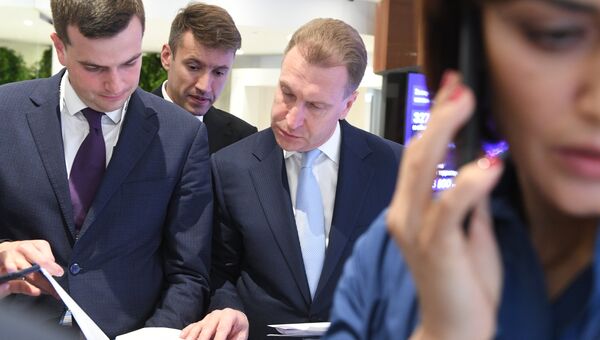 Председатель Внешэкономбанка (ВЭБ) Игорь Шувалов (в центре) Председатель Внешэкономбанка (ВЭБ) Игорь Шувалов (в центре)