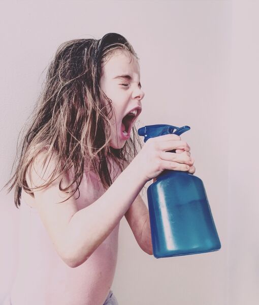 Работа фотографа Melisa Barrilli из Каанды Spray Fury, занявшая первое место в категории Дети в фотоконкурсе 2018 iPhone Photography Awards Работа фотографа Melisa Barrilli из Каанды Spray Fury, занявшая первое место в категории Дети в фотоконкурсе 2018 iPhone Photography Awards