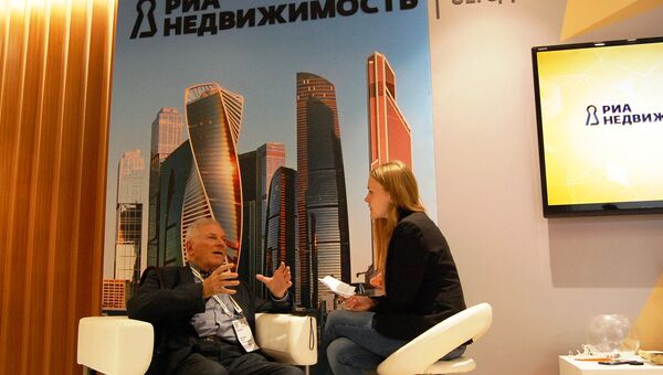 Александр Гарвин на стенде РИА Недвижимость Александр Гарвин на стенде РИА Недвижимость