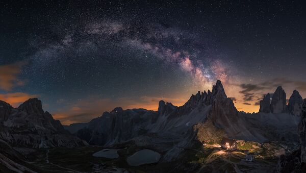Работа фотографа Carlos F. Turienzo Guardian of Tre Cime, вошедшая в шорт-лист Insight Astronomy Photographer of the Year 2018 Работа фотографа Carlos F. Turienzo Guardian of Tre Cime, вошедшая в шорт-лист Insight Astronomy Photographer of the Year 2018