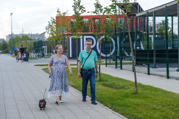 Прогулочная зона в новом парке Прогулочная зона в новом парке