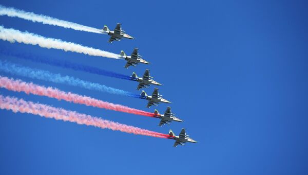 Штурмовики Су-25 на главном военно-морском параде в Санкт-Петербурге в честь Дня Военно-Морского Флота России. 29 июля 2018 Штурмовики Су-25 на главном военно-морском параде в Санкт-Петербурге в честь Дня Военно-Морского Флота России. 29 июля 2018