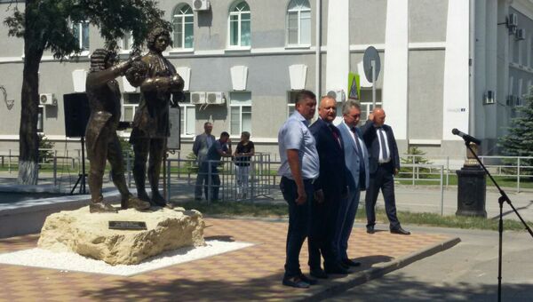 Открытие памятника дружбы императора Петра I Великого и господаря Молдовы Дмитрия Кантемира в Волгодонске Открытие памятника дружбы императора Петра I Великого и господаря Молдовы Дмитрия Кантемира в Волгодонске