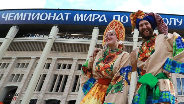 Болельщики перед матчем ЧМ-2018 по футболу. Архивное фото Болельщики перед матчем ЧМ-2018 по футболу. Архивное фото