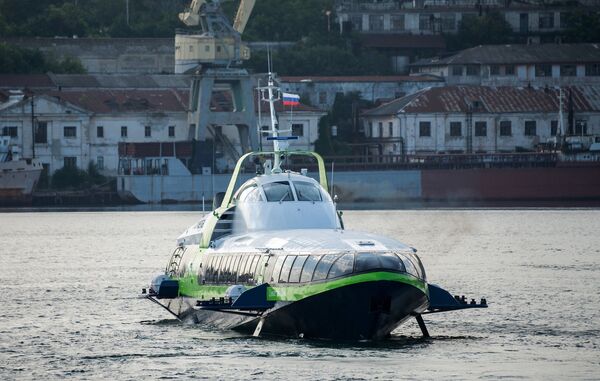 Скоростное морское пассажирское судно на подводных крыльях Комета 120М выполняет первый рейс по маршруту между Севастополем и Ялтой. 1 августа 2018 Скоростное морское пассажирское судно на подводных крыльях Комета 120М выполняет первый рейс по маршруту между Севастополем и Ялтой. 1 августа 2018