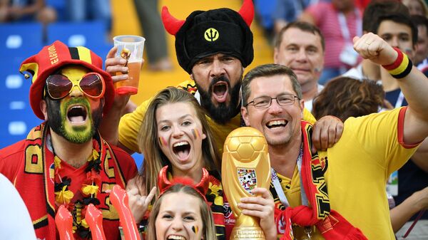 Болельщики сборной Бельгии перед матчем 1/8 финала чемпионата мира по футболу между сборными Бельгии и Японии Болельщики сборной Бельгии перед матчем 1/8 финала чемпионата мира по футболу между сборными Бельгии и Японии