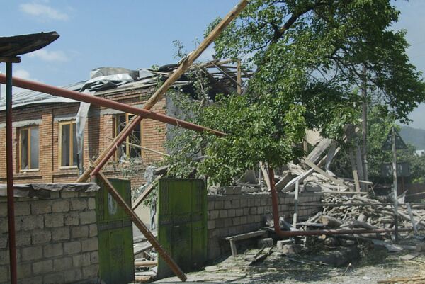 Разрушения в городе Цхинвали после нападения грузинских войск Разрушения в городе Цхинвали после нападения грузинских войск